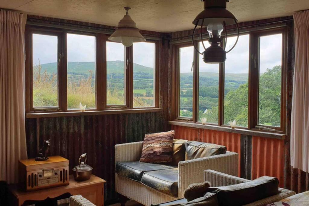 Foxesden, Unique Eco Cabin, Dartmoor Views 사우스브렌트 외부 사진